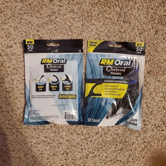 RM Oral Charcoal Teeth Mouth Flossers 100ct - Picture 2 of 4